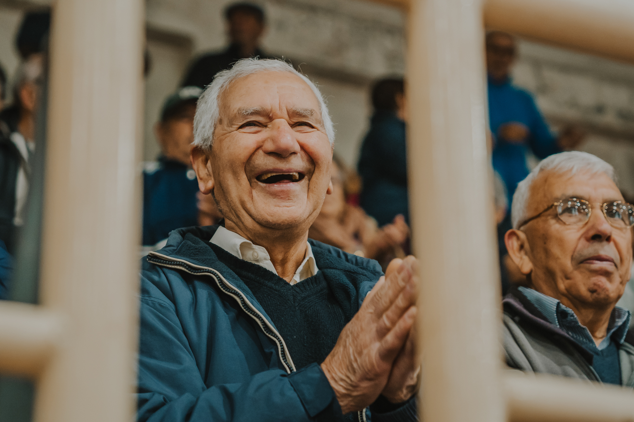 Fotografia de um senhor nas Olimpíadas Seniores de Santa Maria da Feira.